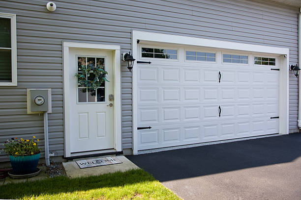 24/7 Emergency Garage Door Panel Replacement experts in Satsuma, AL